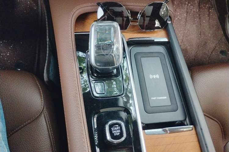 Used Volvo XC90 2022 B6 Zhiyi Luxury Edition 7-Seater Gear Lever