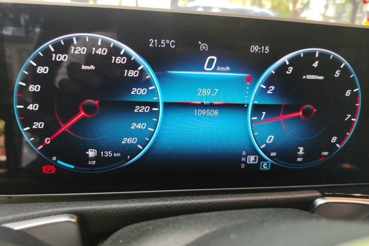 Used Mercedes-Benz GLB 2020 GLB 200 Dynamic Edition Odometer Close Up