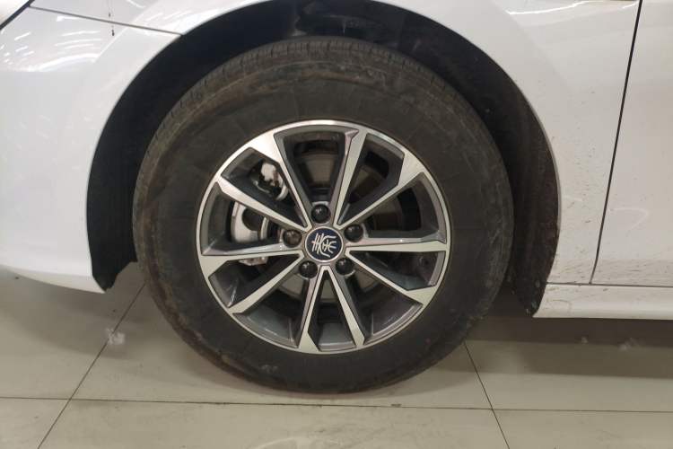 Used BYD Qin PLUS 2024 HONOR Edition DM-i 55KM Leading Model Left Front Wheel Hub