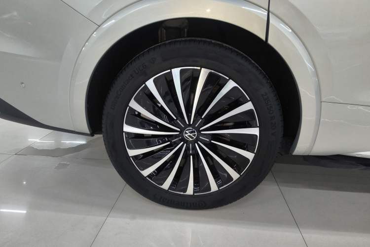 Used Volkswagen Viloran 2020 380TSI Prestige Edition
