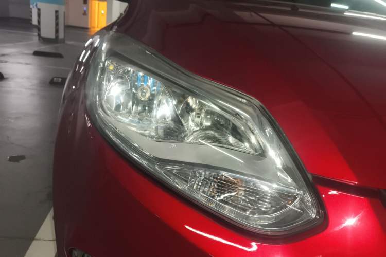 Used Ford Focus 2012 Sedan 1.6L Automatic Fashion Edition Right Front Headlight