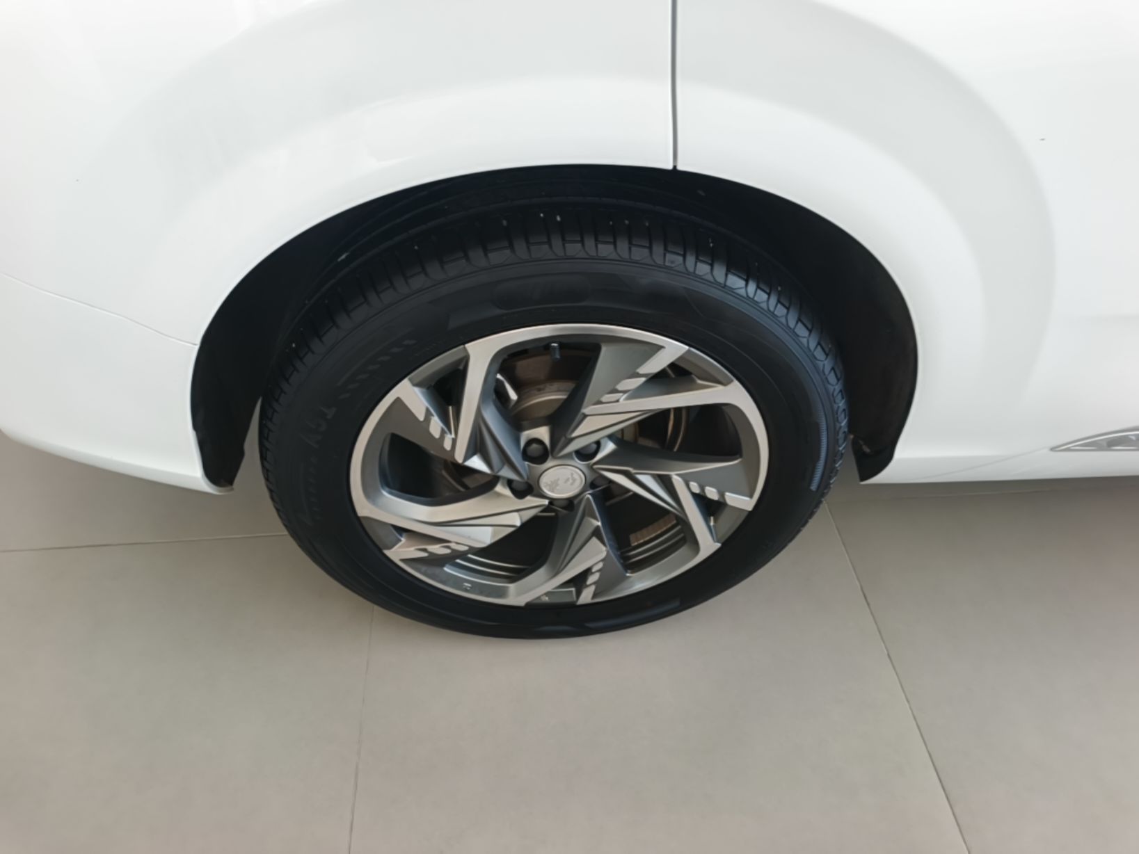Hongqi HS3 PHEV 2025 Model 117km Jingwei Edition — снимка 11