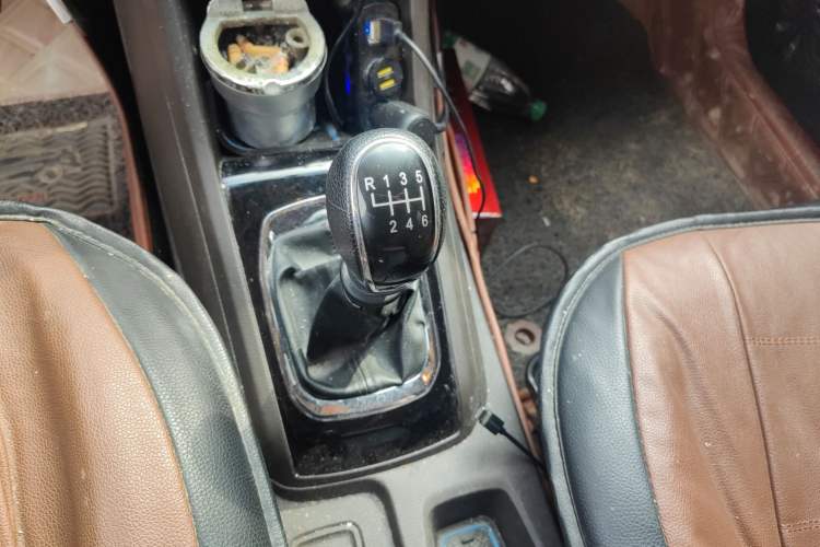 Used Baojun 310W 2017 1.5L Manual Fashion Model China V
