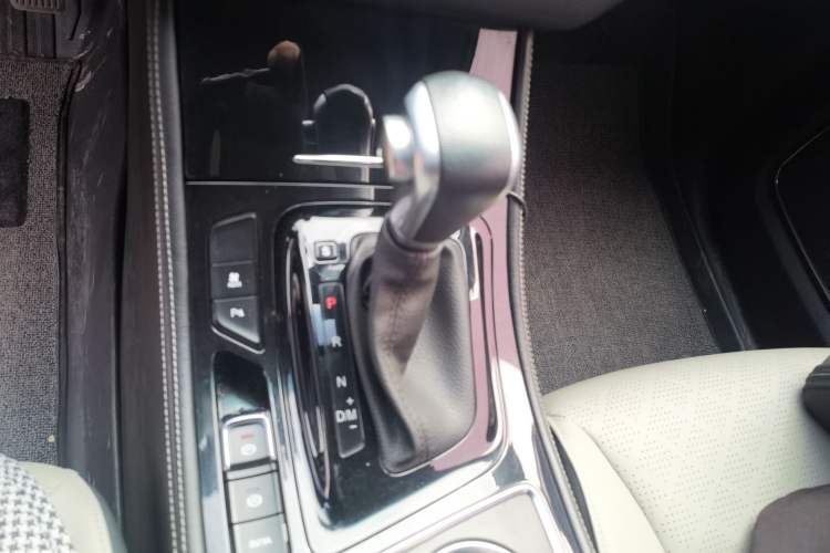 Used Baojun 730 2017 1.5T DCT Flagship Model 7 Seats China V Emission Standard Gear Lever