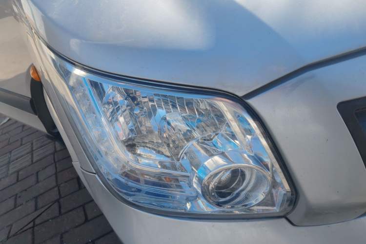 Used Foton Toano 2021 2.8T Manual Tongtu Extended-Wheelbase Ultra-High Roof 5/6/7-Seater with Rear Dual Tires F2.8 NS6B177L Right Front Headlight