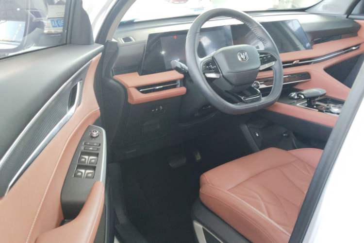 Used Changan CS75 PLUS 2024 3rd Generation Champion Edition 1.5T Intelligent Drive Dynamic Model
