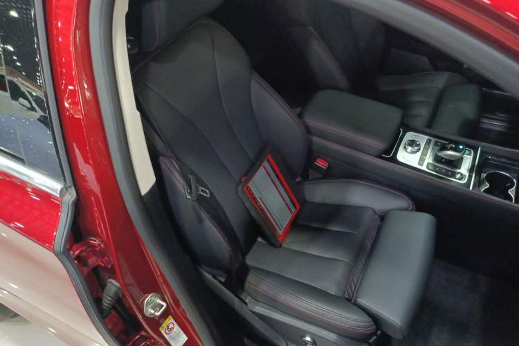 Used BYD Tang New Energy 2019 EV600D Four-Wheel Drive Smart Connectivity Leading Model Right Front Seat