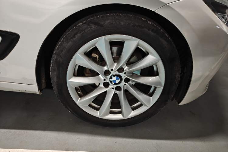 Used BMW 3 Series GT 2018 320i Sport Edition Right Front Wheel Hub