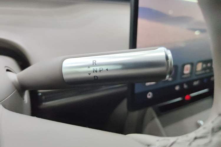 Used Hima Luxeed R7 2025 Range-Extended Version 251 km Max Gear Lever