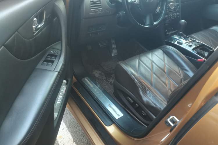 Used Infiniti QX70 2013 3.7L Standard Edition
