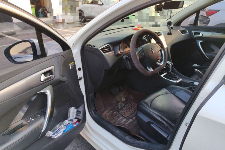 Used DS 5LS 2014 1.8L automatic Comfort version VTi140