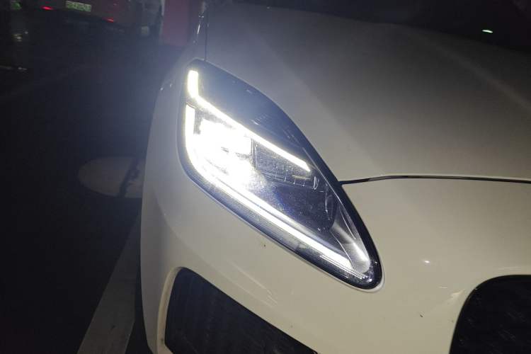 Used Jaguar E-PACE 2024 YAO Black Sport Edition R-DYNAMIC SE BLACK Right Front Headlight