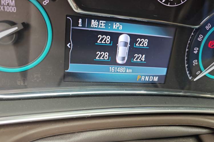 Used Buick Regal 2014 2.0L Elite Fashion Edition Odometer Close Up