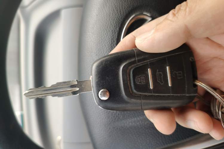 Used SAIC MAXUS Xintu V80 2019 2.5T Classic Edition 6-Speed Manual – Aoyuntong Short Wheelbase Mid-Height Design 5/6 Seats