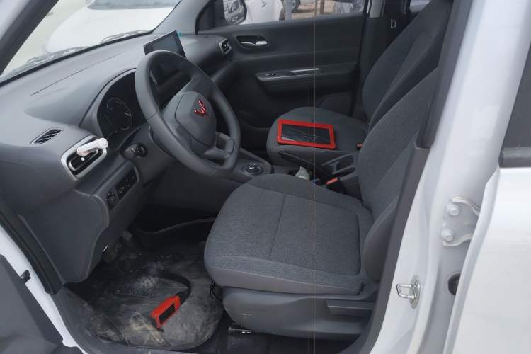 Used Wuling Hongguang New Energy 2025 Extended-Range Hybrid 50KM Comfort Version Left Front Seat
