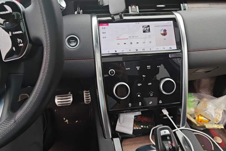 Used Land Rover Discovery Sport 2020 249 PS R-Dynamic Performance Edition Audio And AC Panel