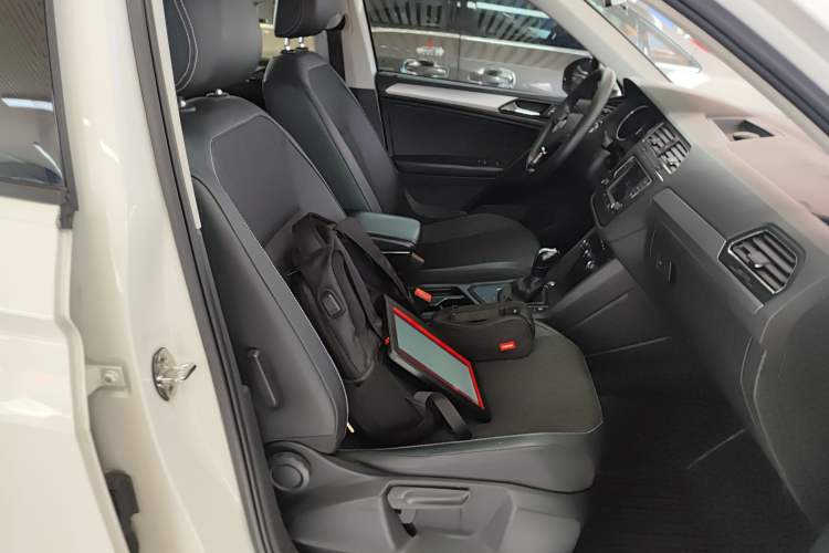 Used Volkswagen Tiguan L 2018 330TSI Automatic Two-Wheel Drive Luxury Edition Right Front Seat