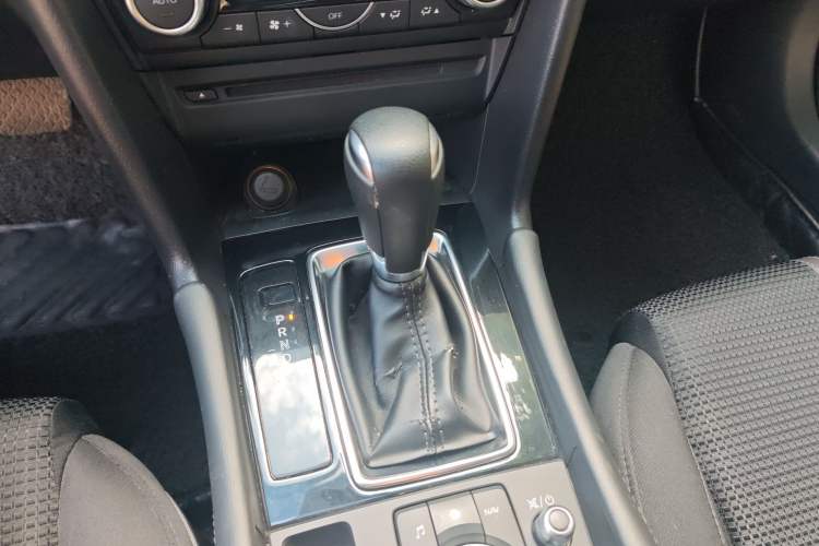 Used Mazda 3 Axela 2017 Sedan 1.5L Automatic Luxury Model Emission Standard China V Gear Lever