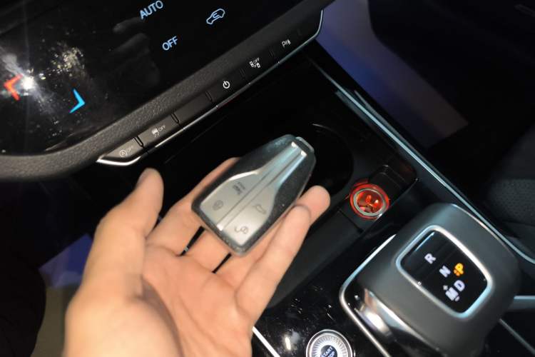 Used Hongqi HS5 2022 Facelifted Version 2.0T Smart Connect Flagship All-Wheel-Drive Edition Interior 1