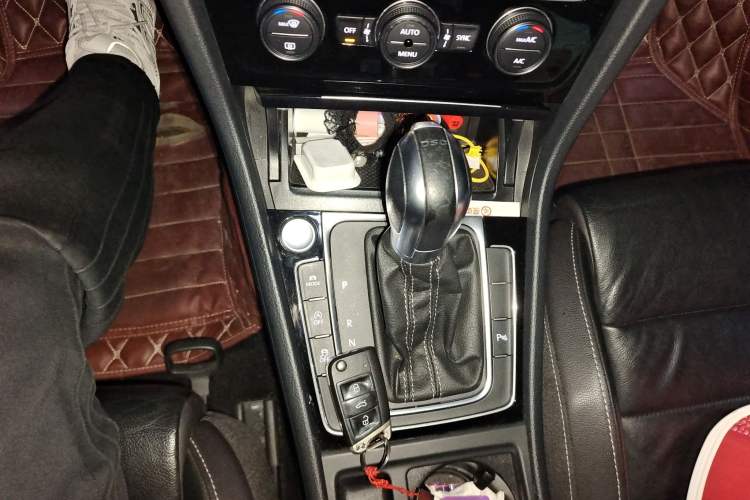 Used Volkswagen Golf 2015 2.0 TSI R
