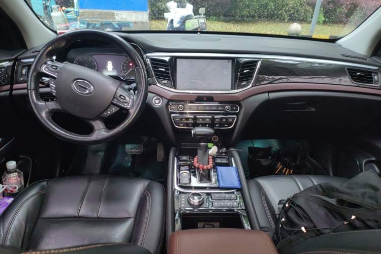 Used GAC Trumpchi GS8 2017 320T Four-Wheel Drive Luxury Smart Connectivity Version (7 Seats) Center Console