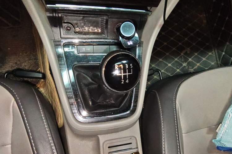 Used Volkswagen Gran Lavida 2013 1.4 TSI Manual Comfort Model Gear Lever