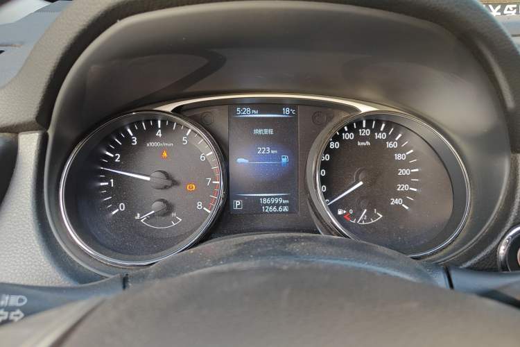 Used Nissan X-Trail 2014 2.5L CVT Leading Edition 4WD
