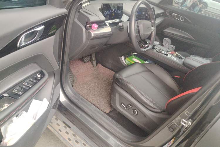 Used CHANGAN OSHAN Z6 2022 Blue Whale 1.5T DCT Smart Navigation Model Driver Seat