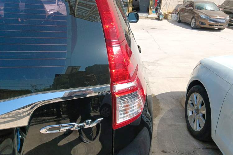 Used Honda CR-V 2015 2.0L two-wheel drive urban version