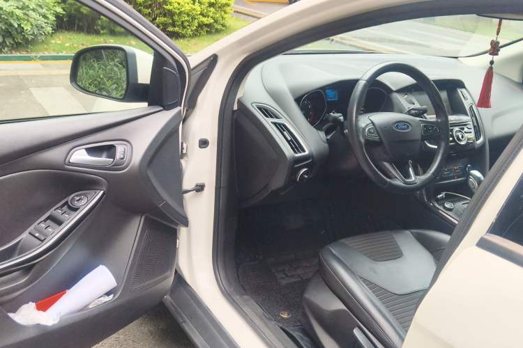 Used Ford Focus 2018 Sedan Classic 1.6L Automatic Trendy SmartDrive Edition Driver Seat