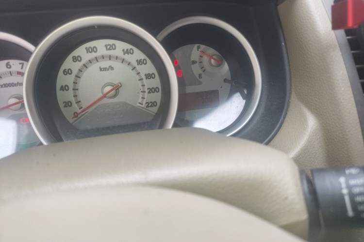 Used Nissan Tiida Sedan 2008 1.6L Manual Fashion Edition Odometer Close Up