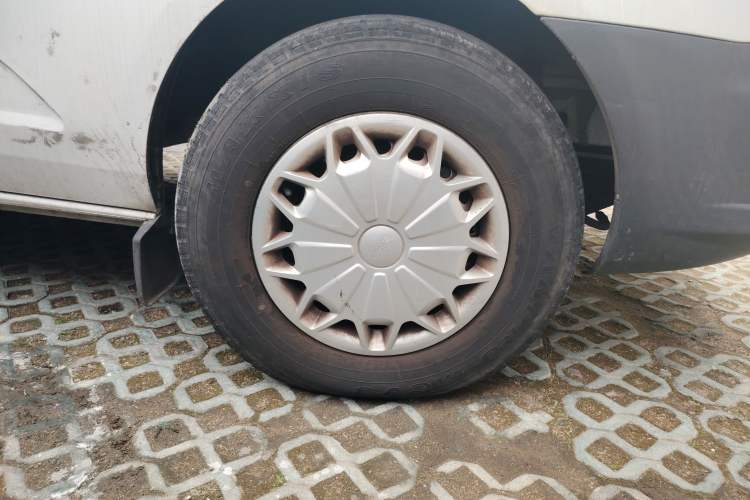 Used Ford Transit 2017 2.0T Diesel Multi-Function Commercial Vehicle Short Wheelbase Mid-Roof China V Standard Right Front Wheel Hub