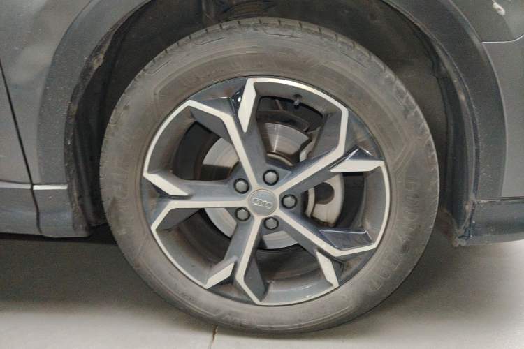 Used Audi Q3 Sportback 2020 45 TFSI quattro Fashion Edition Right Front Wheel Hub