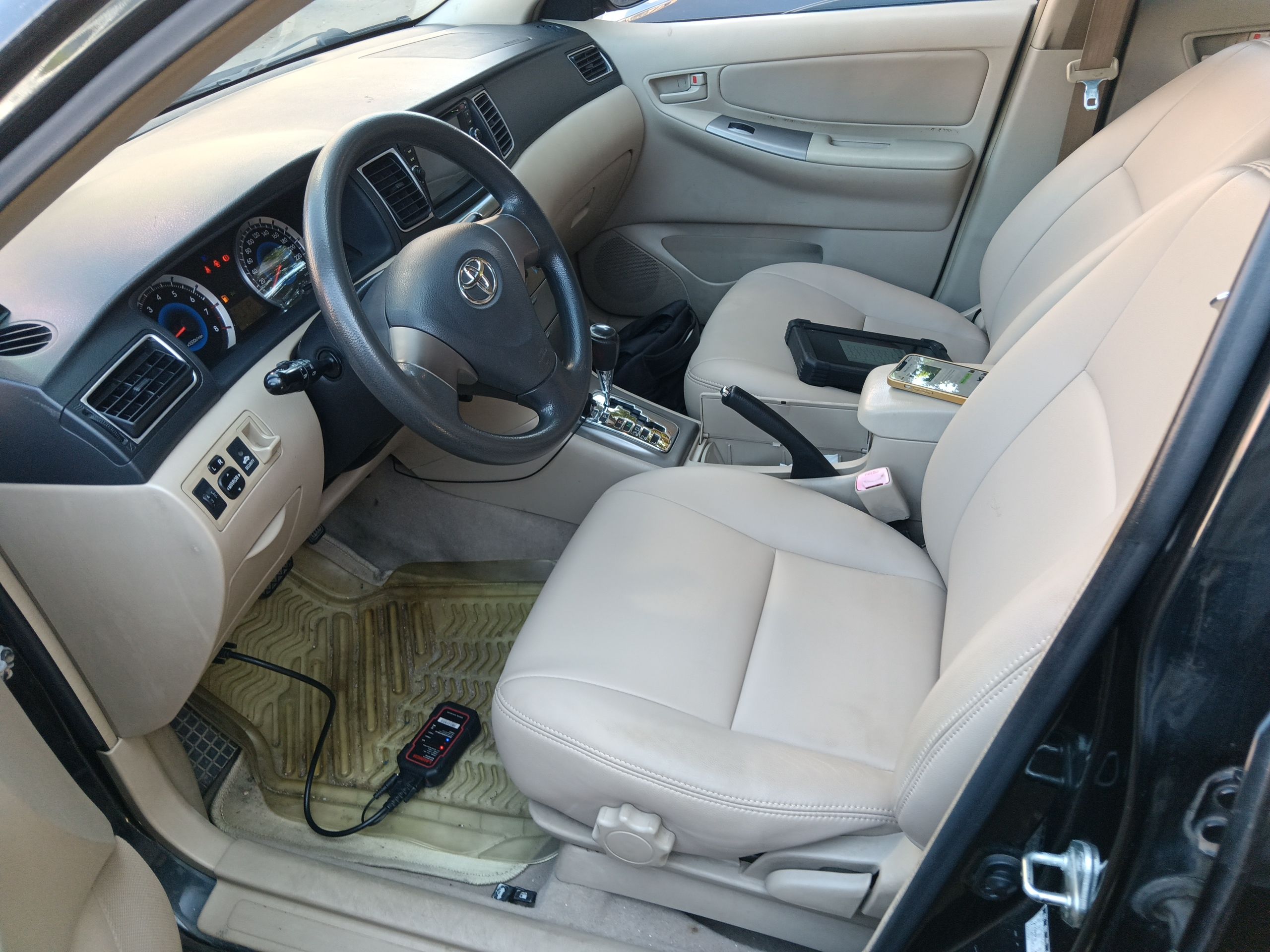 المقاعد الأمامية داخل السيارة