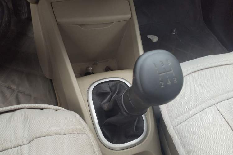 Used Venucia R50 2013 1.6L Manual Luxury Edition
