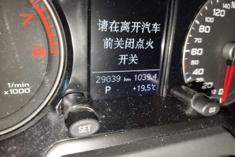 Used Audi Q5 2017 40 TFSI Ambition Edition Odometer Close Up