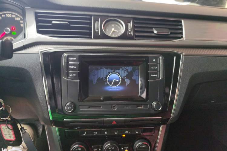 Used Volkswagen Passat 2016 330TSI DSG Luxury Edition Audio And AC Panel