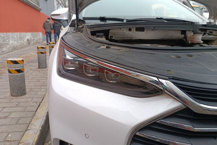 Used BYD Tang 2019 2.0T Automatic SmartConnect Luxury Version 5 Seats China VI Standard Right Front Headlight