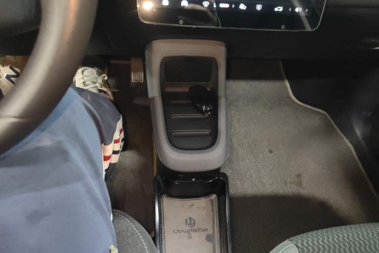 Used Leapmotor T03 2021 400 Lite Edition - Lithium-Ion Battery Gear Lever