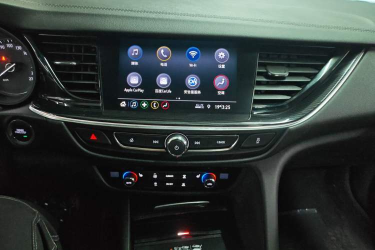 Used Buick Regal 2022 552T Smart Edition Audio And AC Panel