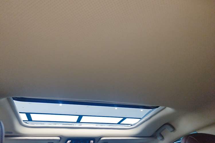 Used Toyota Granvia 2022 2.5L Hybrid Premium Edition Headliner