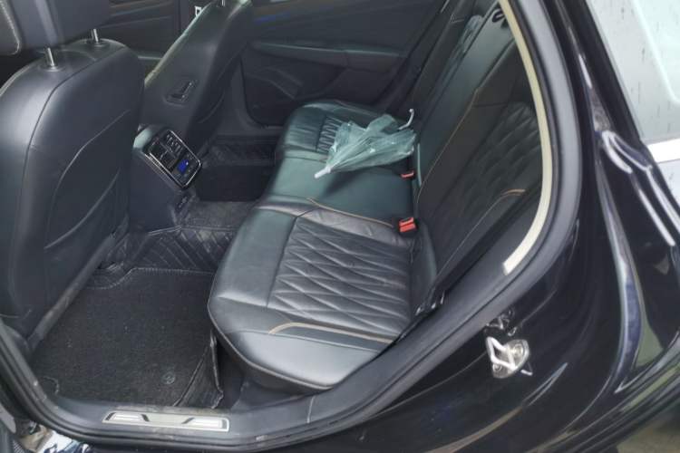 Used Volkswagen Passat 2020 Revised Version 330TSI Luxury Edition China VI Standard