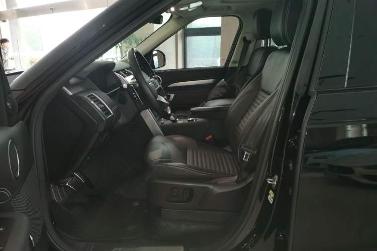 Used Land Rover Discovery 2023 Revised Version 360 PS R-Dynamic S Left Front Seat