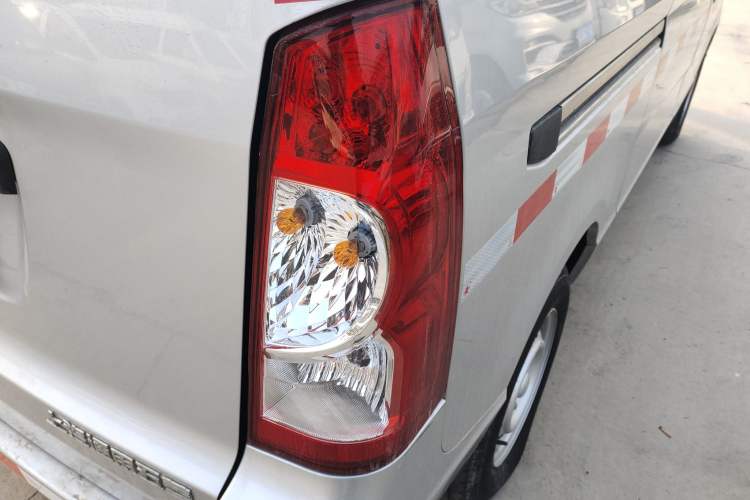 Used Wuling Rongguang S 2023 1.5L Basic Enclosed-Window Vehicle 2 Seats
