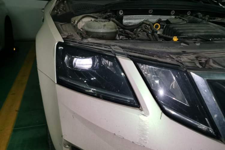 Used Skoda Octavia 2019 TSI280 DSG SmartDrive Luxury Edition China VI Right Front Headlight