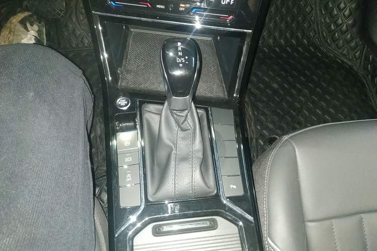 Used Volkswagen Passat 2023 330TSI Elite Edition Gear Lever