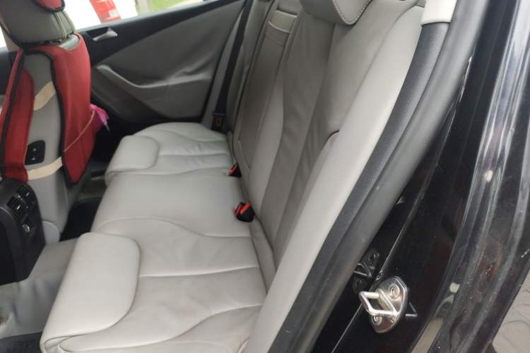 Used Volkswagen Magotan 2011 1.4 TSI Elite Edition Left Rear Seat