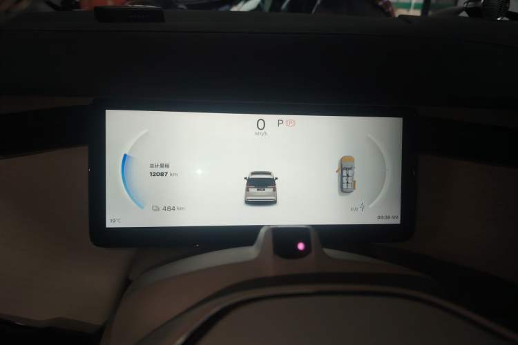 Used Volvo EM90 2025 Ultra Six-Seater