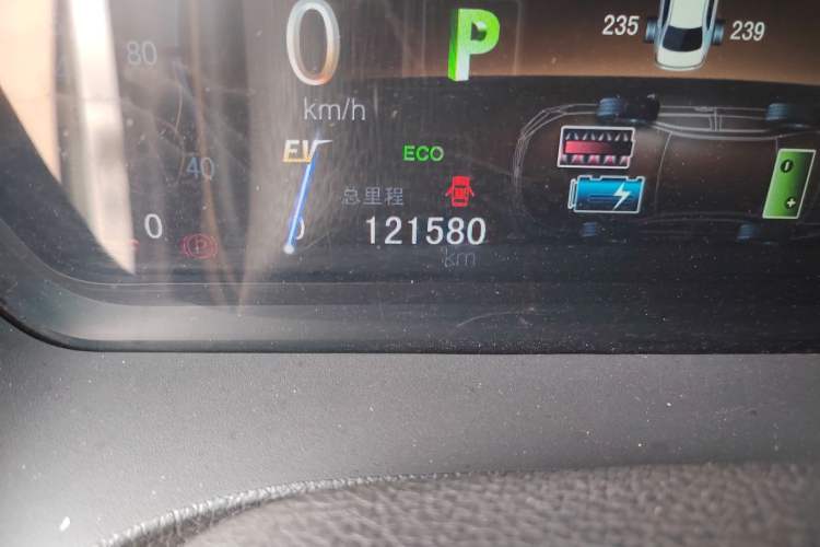 Used BYD Qin New Energy 2015 1.5T Dual-Crown Flagship Plus Edition Odometer Close Up