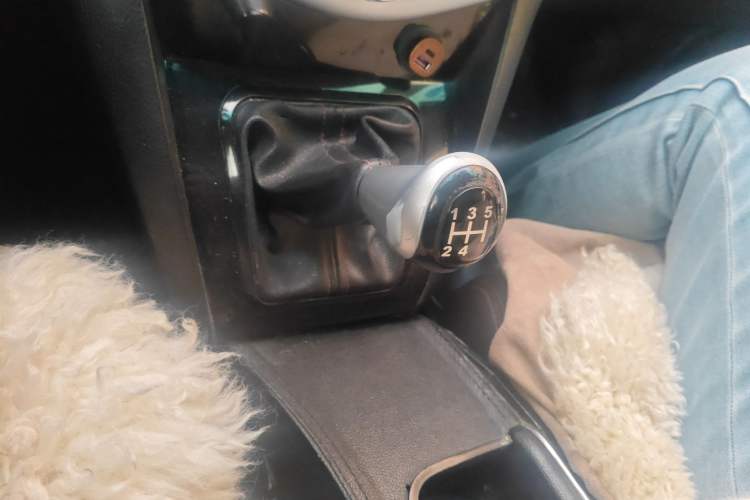 Used BYD S6 2013 Platinum Edition 2.0L Manual Luxury Model
